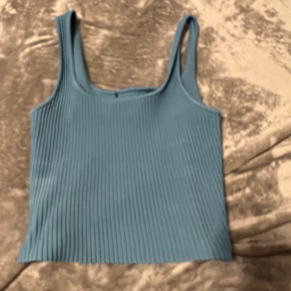 turquoise tank top